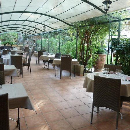Logis Hotel - Restaurant Residence Les Cedres Villeneuve-les-Avignon Exterior photo