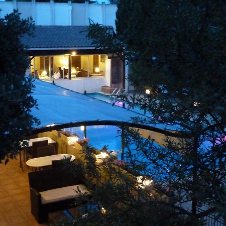 Logis Hotel - Restaurant Residence Les Cedres Villeneuve-les-Avignon Exterior photo