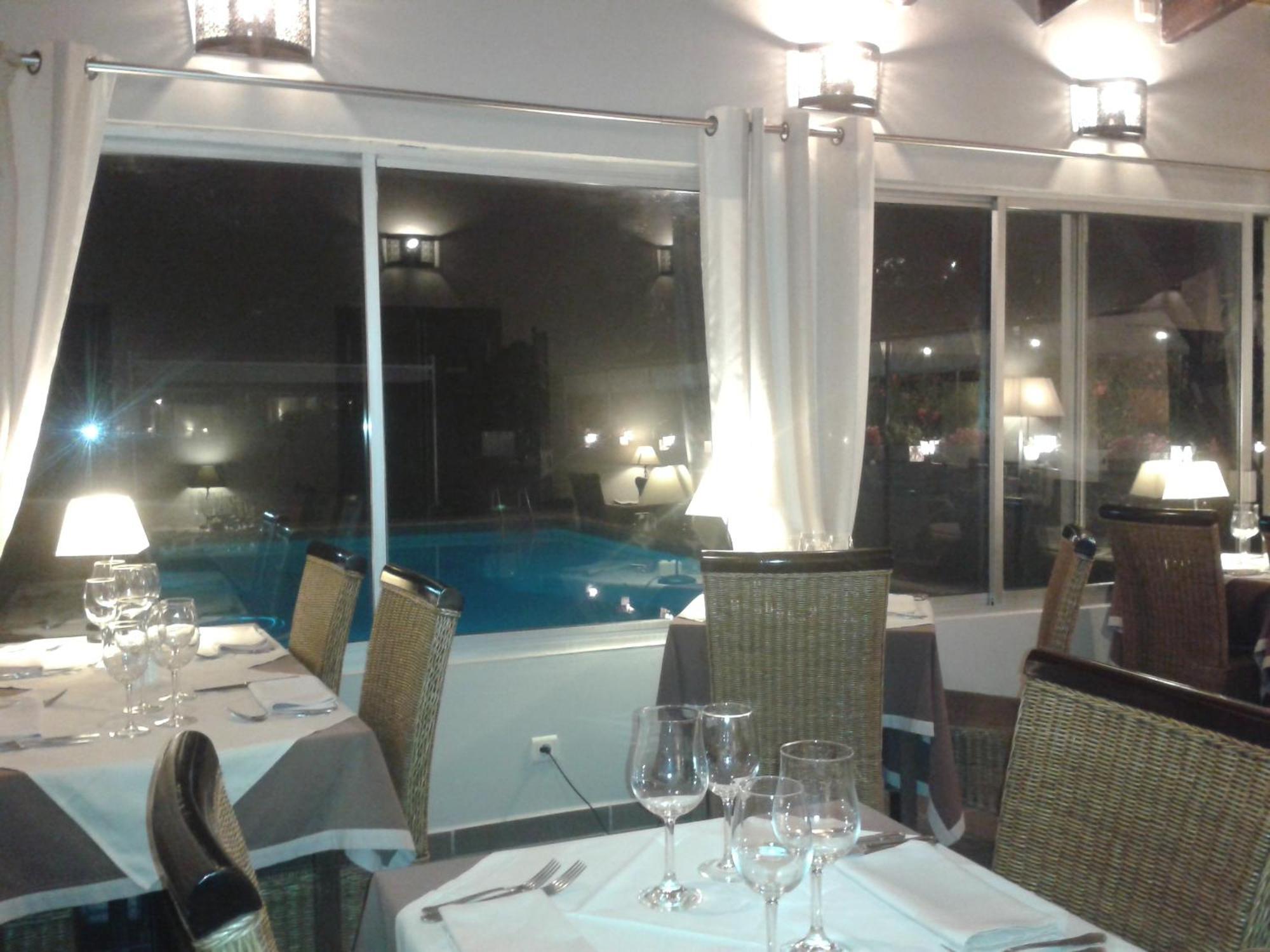 Logis Hotel - Restaurant Residence Les Cedres Villeneuve-les-Avignon Exterior photo
