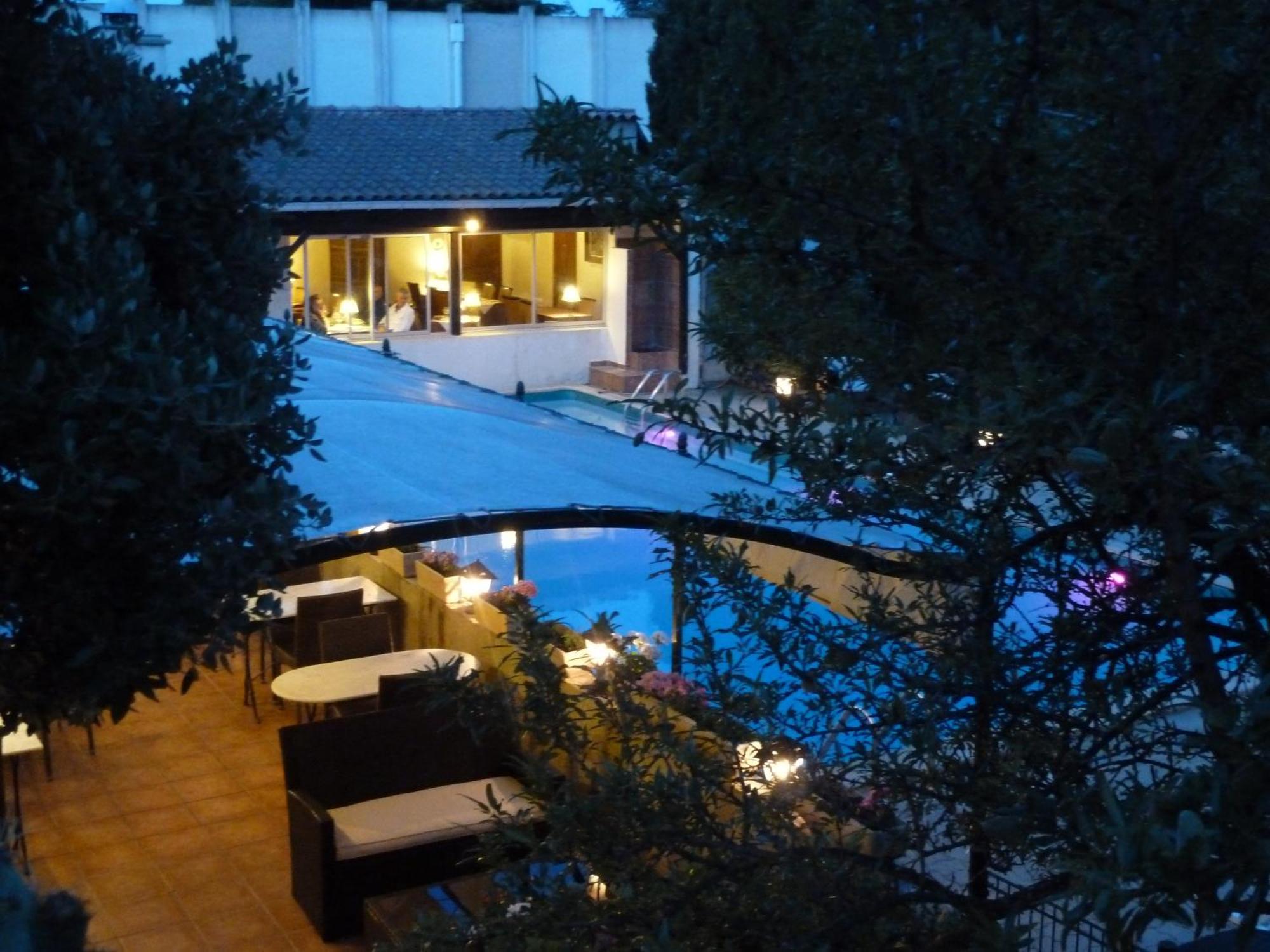 Logis Hotel - Restaurant Residence Les Cedres Villeneuve-les-Avignon Exterior photo