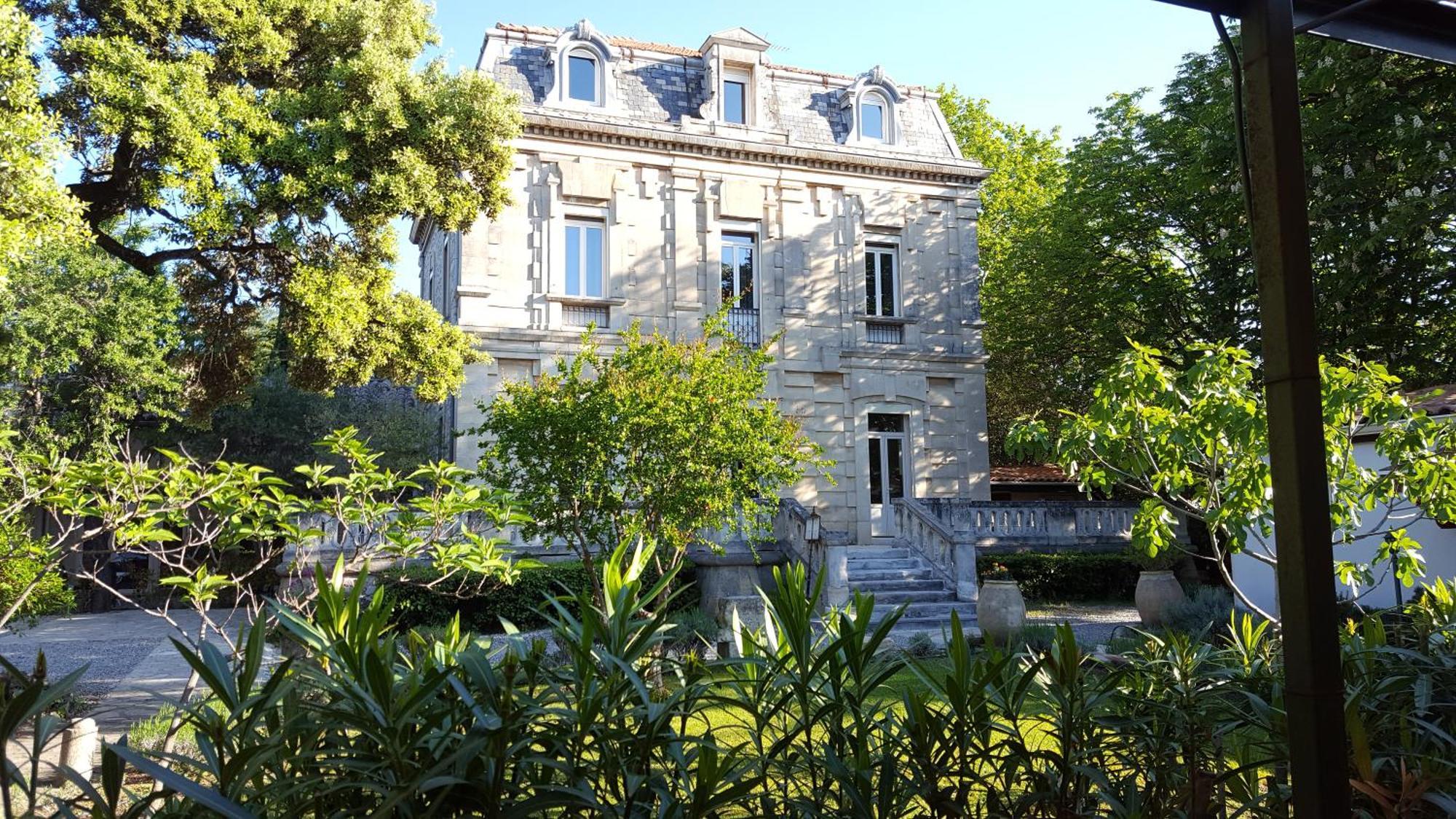 Logis Hotel - Restaurant Residence Les Cedres Villeneuve-les-Avignon Exterior photo