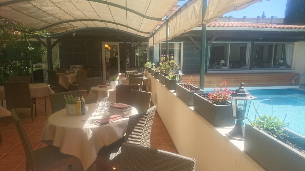 Logis Hotel - Restaurant Residence Les Cedres Villeneuve-les-Avignon Exterior photo