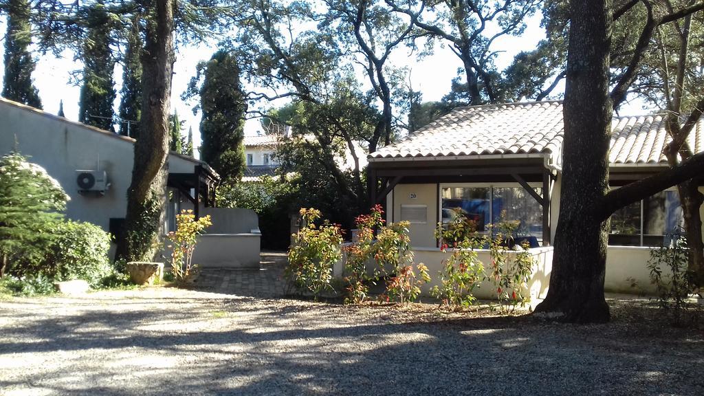 Logis Hotel - Restaurant Residence Les Cedres Villeneuve-les-Avignon Exterior photo