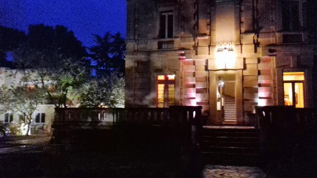 Logis Hotel - Restaurant Residence Les Cedres Villeneuve-les-Avignon Exterior photo