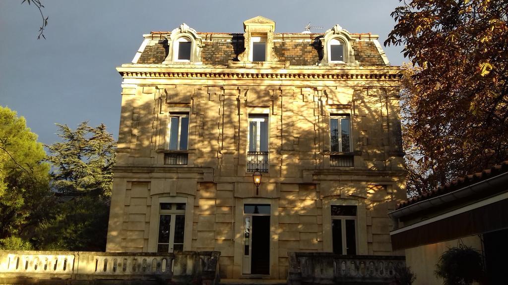 Logis Hotel - Restaurant Residence Les Cedres Villeneuve-les-Avignon Exterior photo
